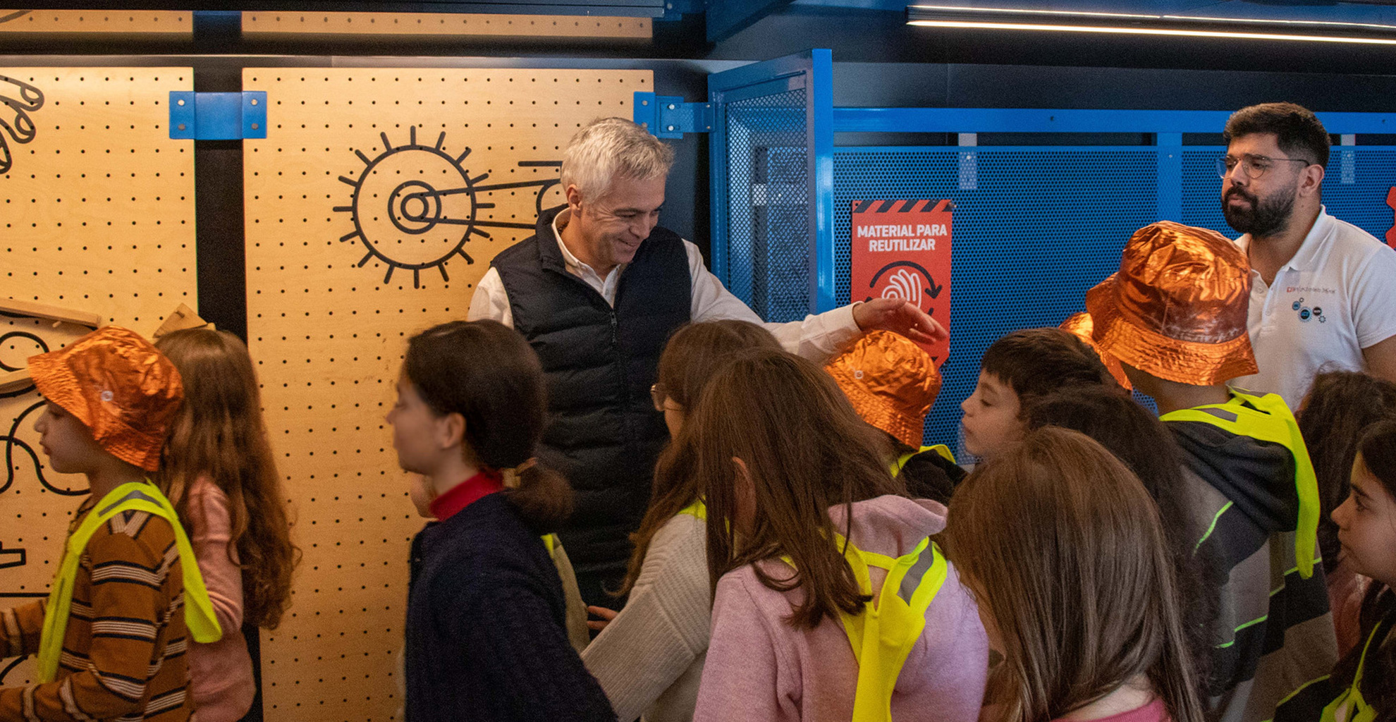 AUTOCARRO ITINERANTE CREACTIVITY VISITADO POR CERCA DE 350 ALUNOS VILA-REALENSES