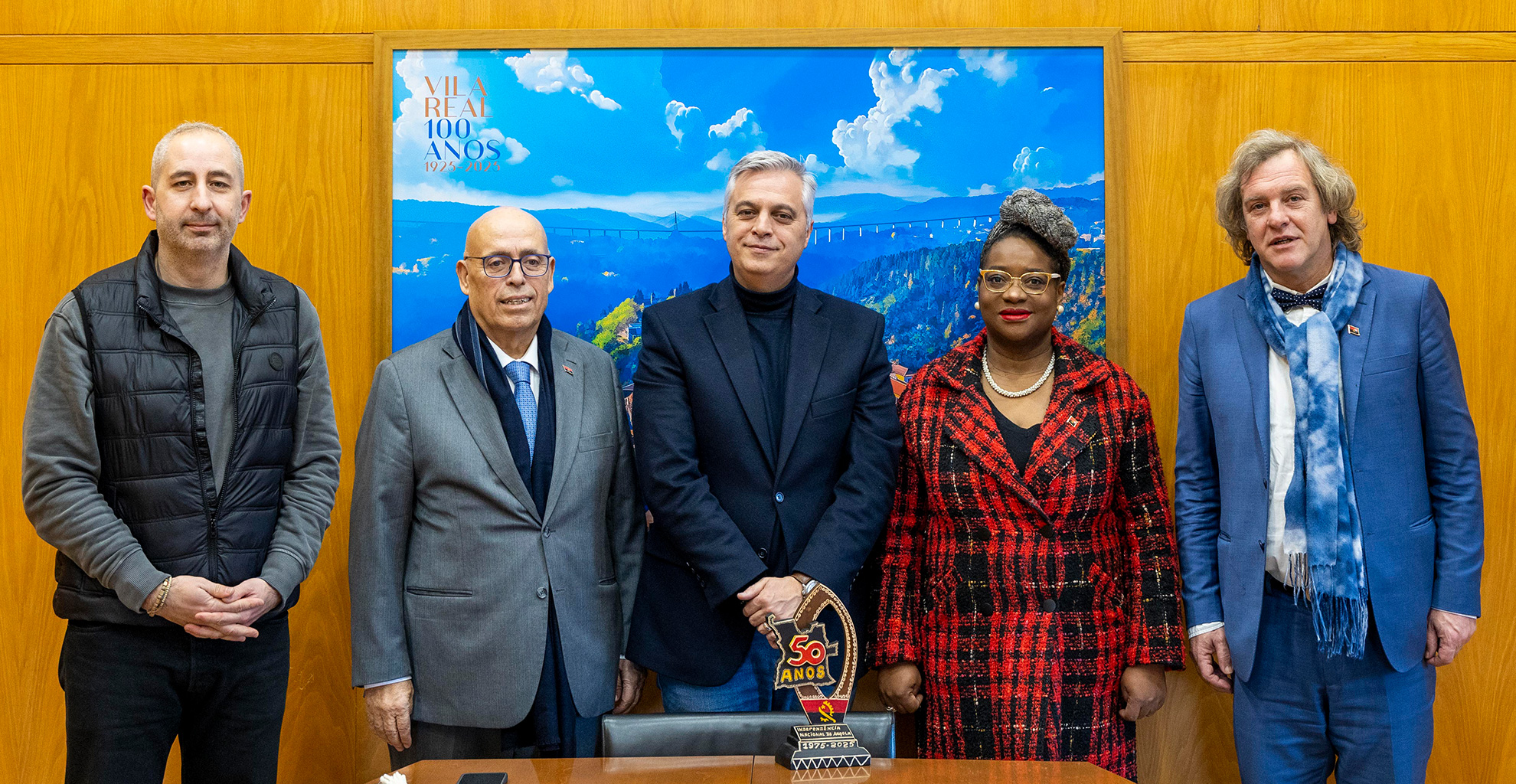CÔNSUL HONORÁRIO DE ANGOLA EM PORTUGAL RECEBIDO NA CÂMARA MUNICIPAL DE VILA REAL
